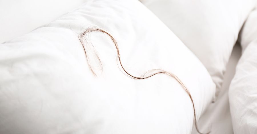 Sinais de que sua queda de cabelo pode ser causada por ansiedade