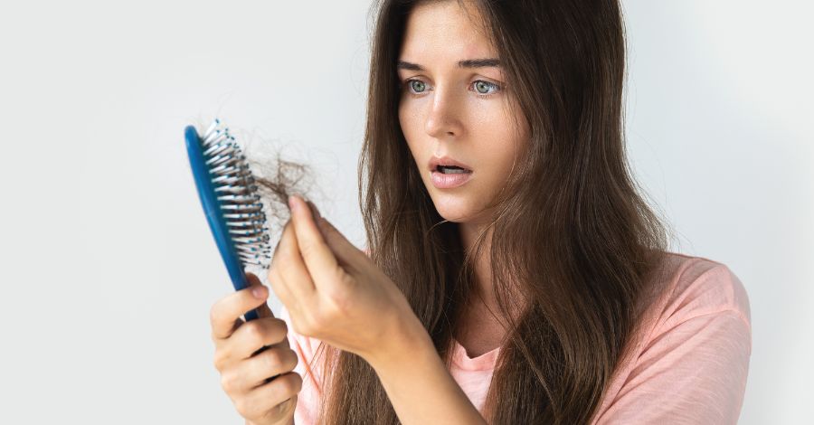 A conexão entre ansiedade e queda de cabelo